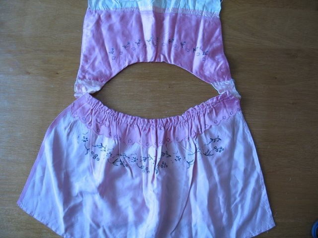Walcherse kleding te koop.  Gehaakt wit halsdoekje  (1): €.10,00