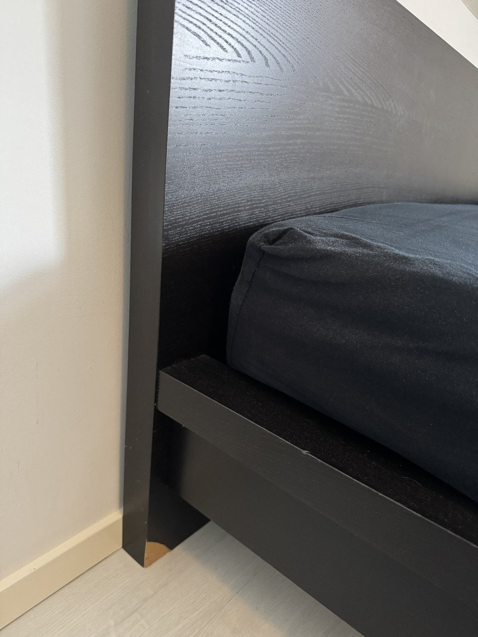 Zwart tweepersoonsbed