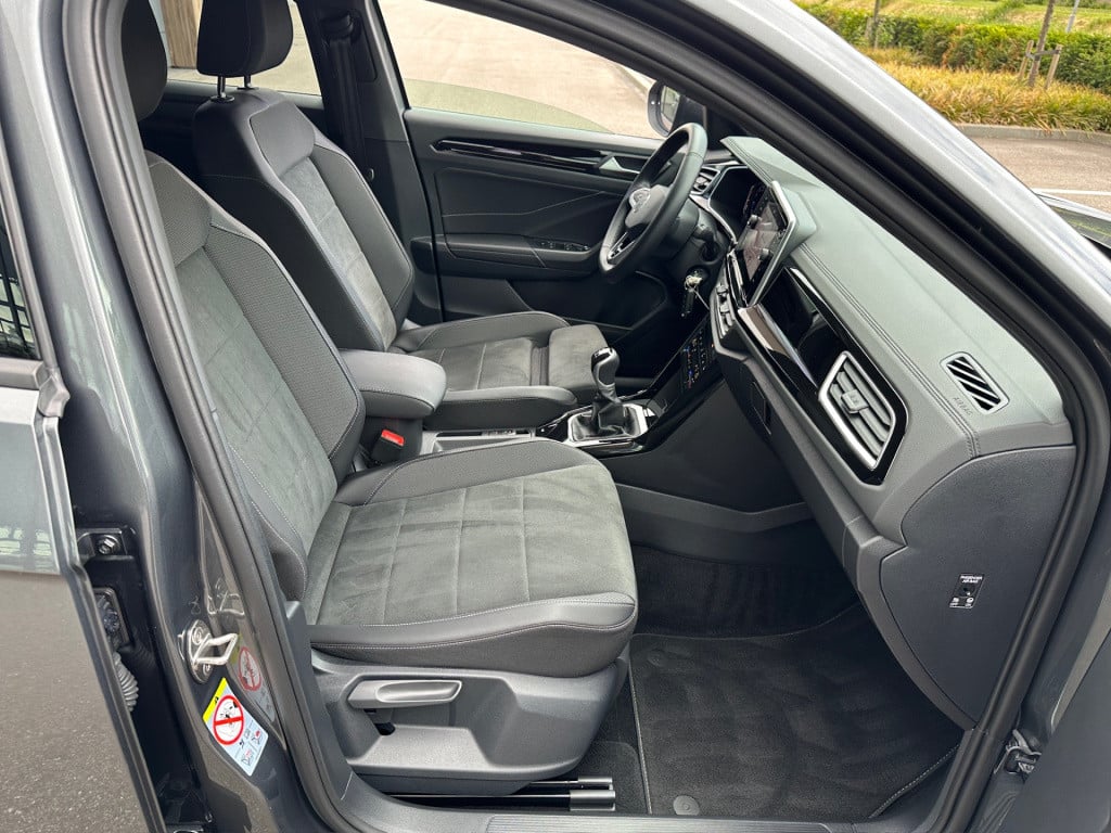 Volkswagen T-roc 1.5 tsi 150pk r-line | navi | camera | ergo stoel | alcant