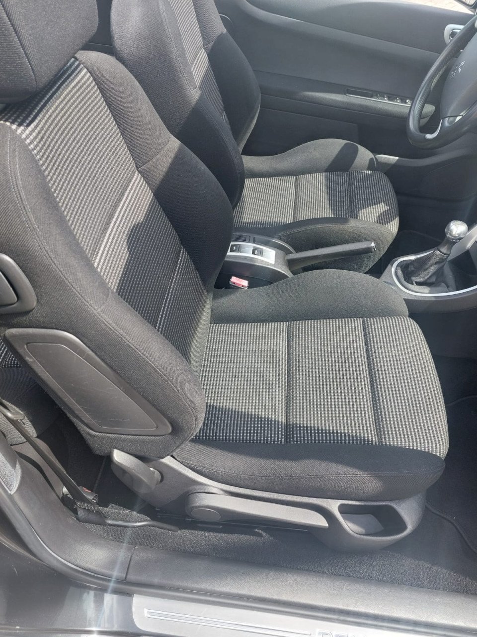 Peugeot 307 CC Zwart 2.0 16V