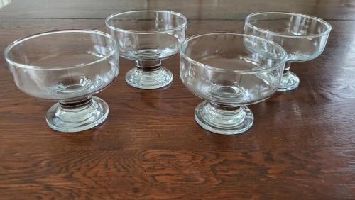 Set v 4 glazen ijscoupes dessertcoupes