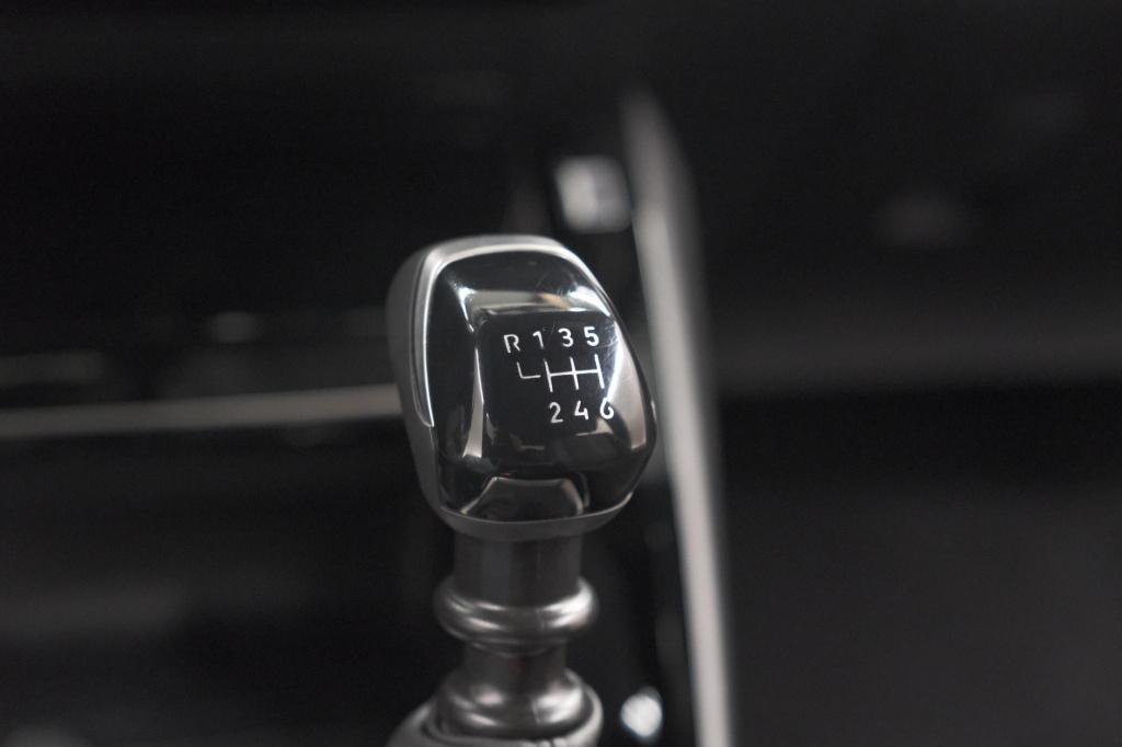 Peugeot 2008 puretech 100 allure | apple carplay | parkeersensoren | climat