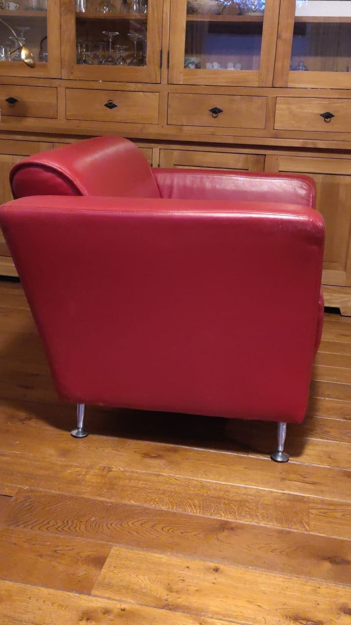 Mooie leren rode fauteuil stoel105 breed 80 diep
