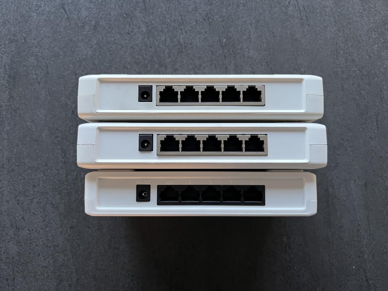 3x ASUS GX-D1051 Gigabit Switch (5-poorts)
