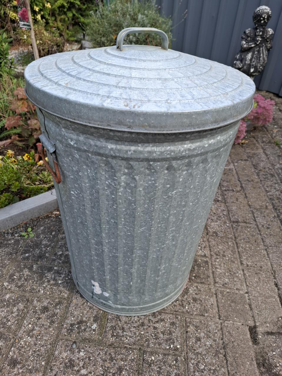 Zinken vuilnisbak