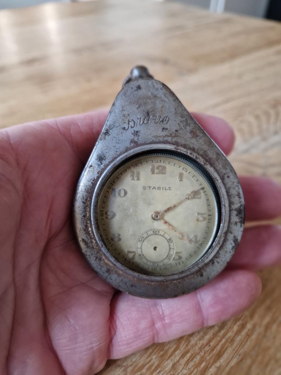 ANTIEK ZILVEREN HORLOGE (in houder)