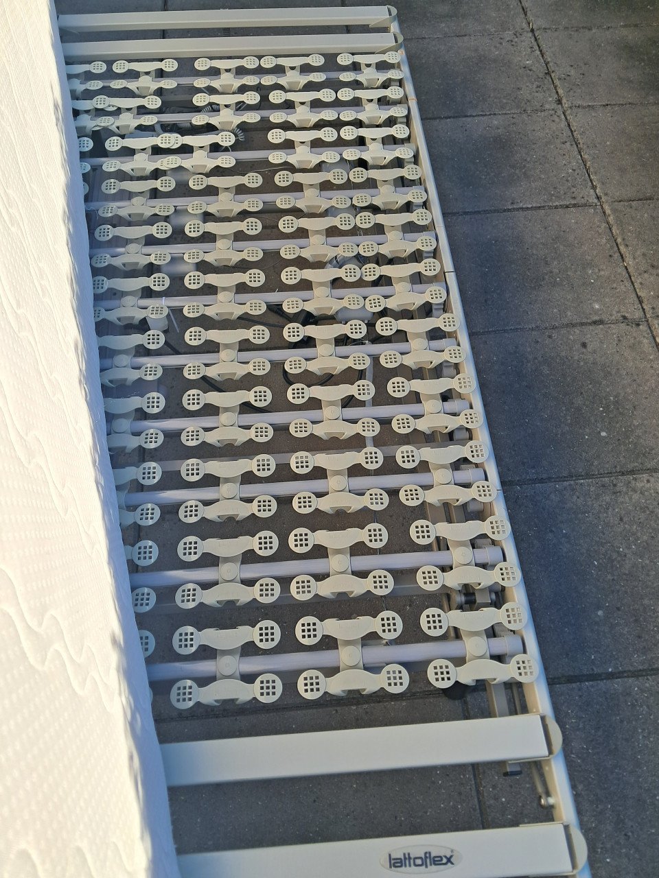 Elektrische bedbodem met massagefunctie en matras 90x200