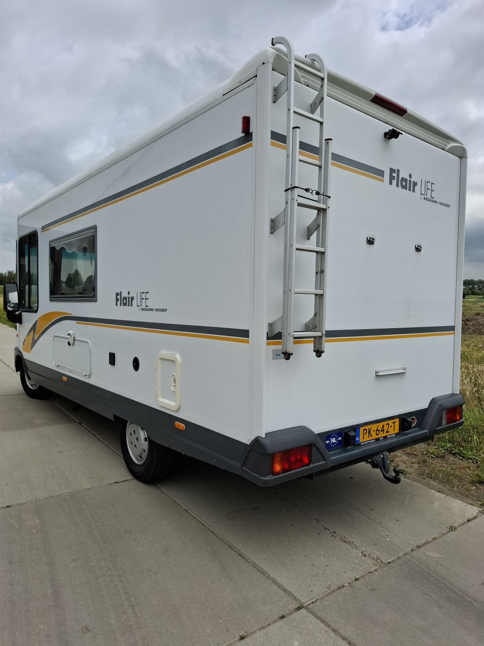 Camper