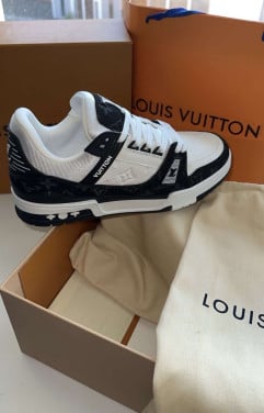 Louis Vuitton Sneakers | Maat 42
