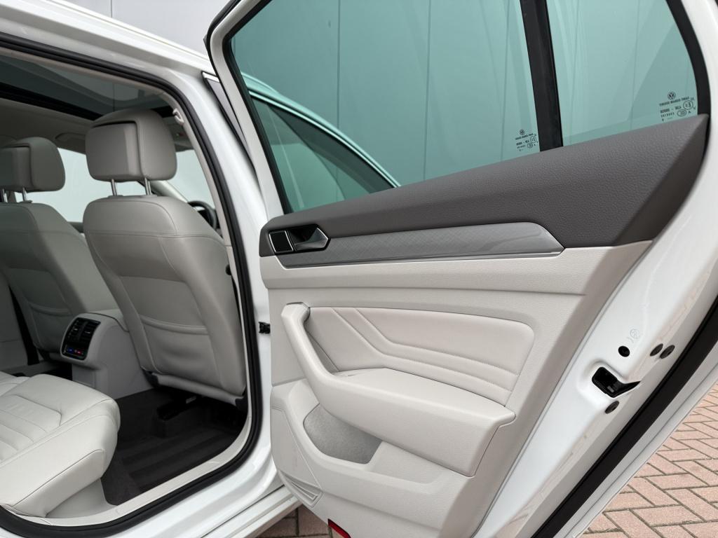 Volkswagen Passat variant 1.4 tsi phev gte 218pk | pano dak | head up | tre