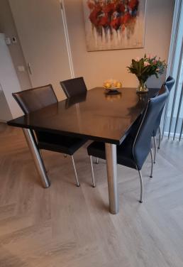 Eetkamer tafel met composiet blad