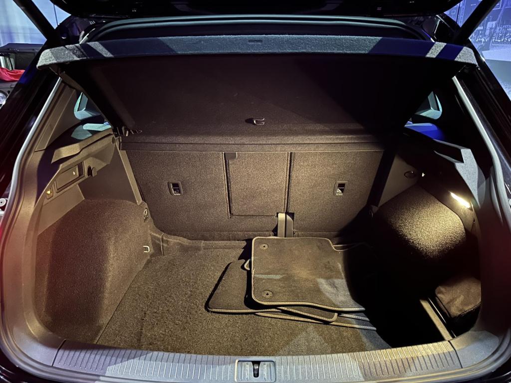 Volkswagen Tiguan 1.5 tsi r-line business+ my 2021*pano*keyless*leder*trekh