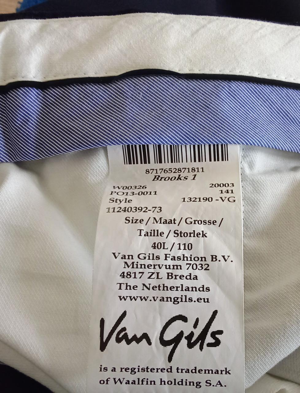 Prachtig blauw kostuum merk Van Gils Maat 40L/110 is 56 100% scheerwol