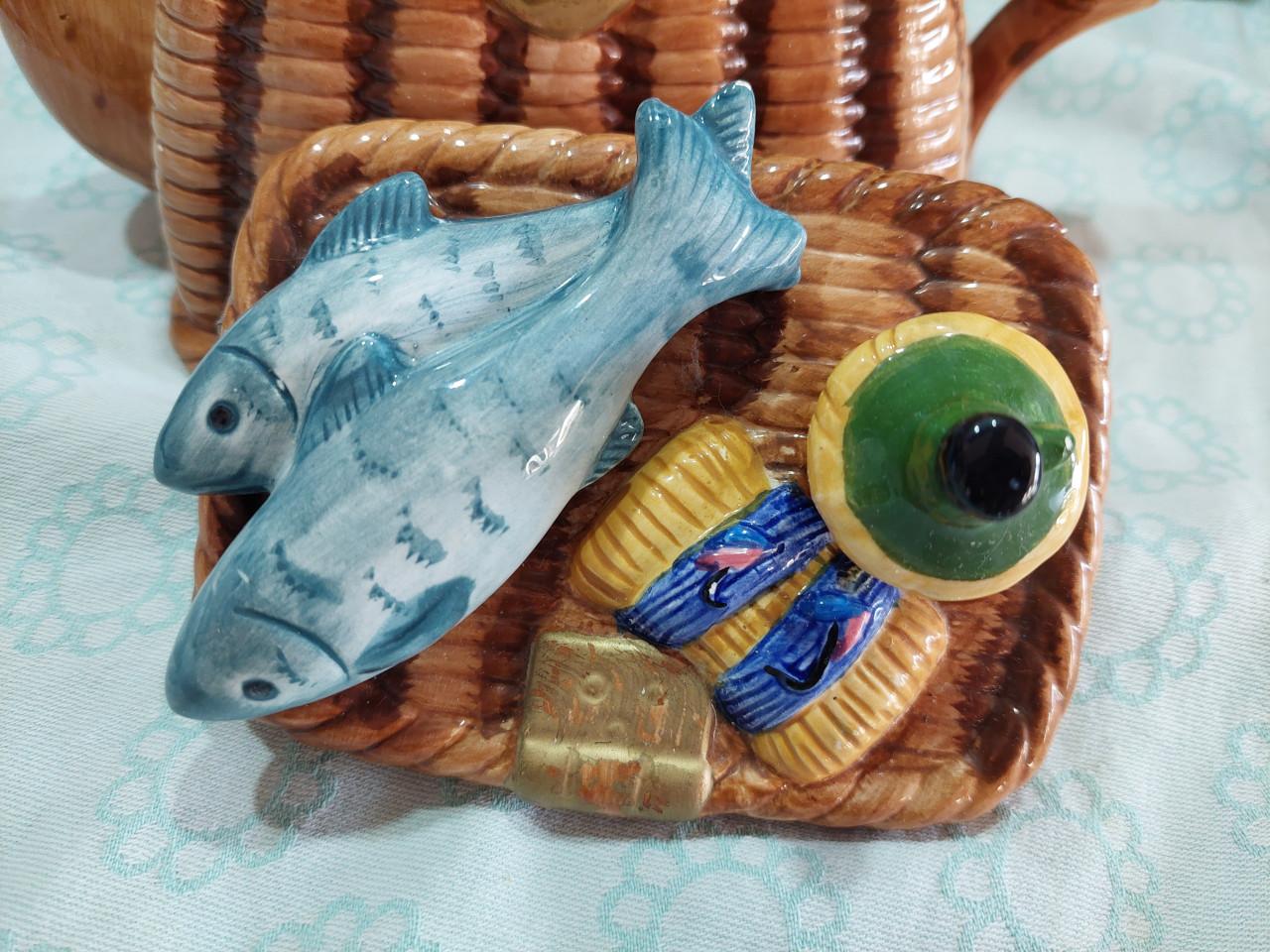 Aparte stenen theepot "rieten mand)