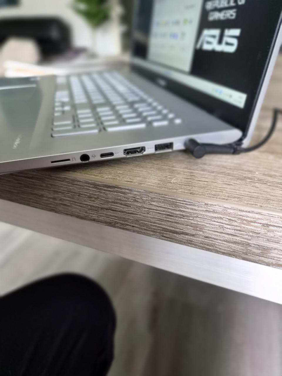 Asus laptop 17 inch FHD,