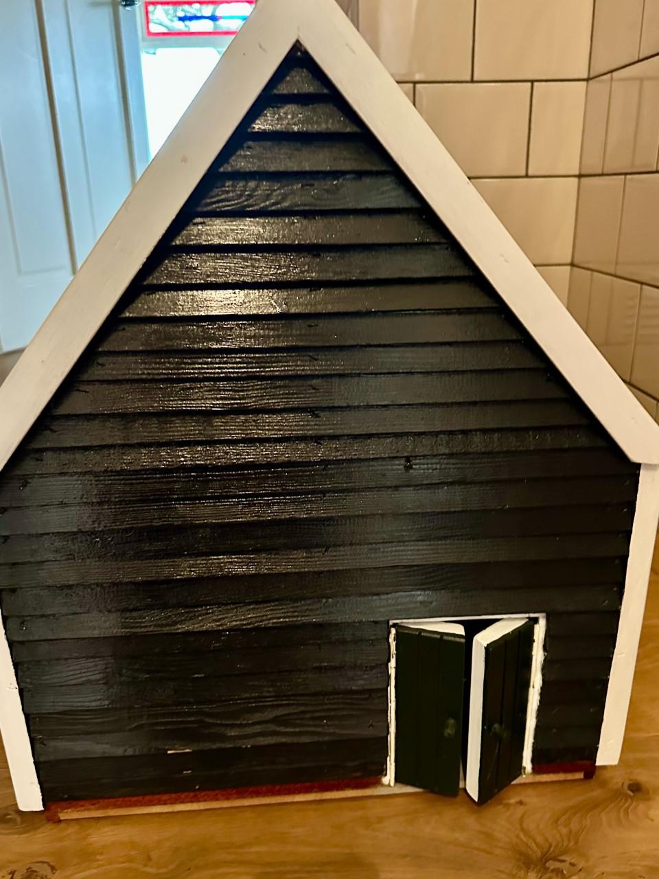 Schuur, zelfgemaakt als speel en opbergobject