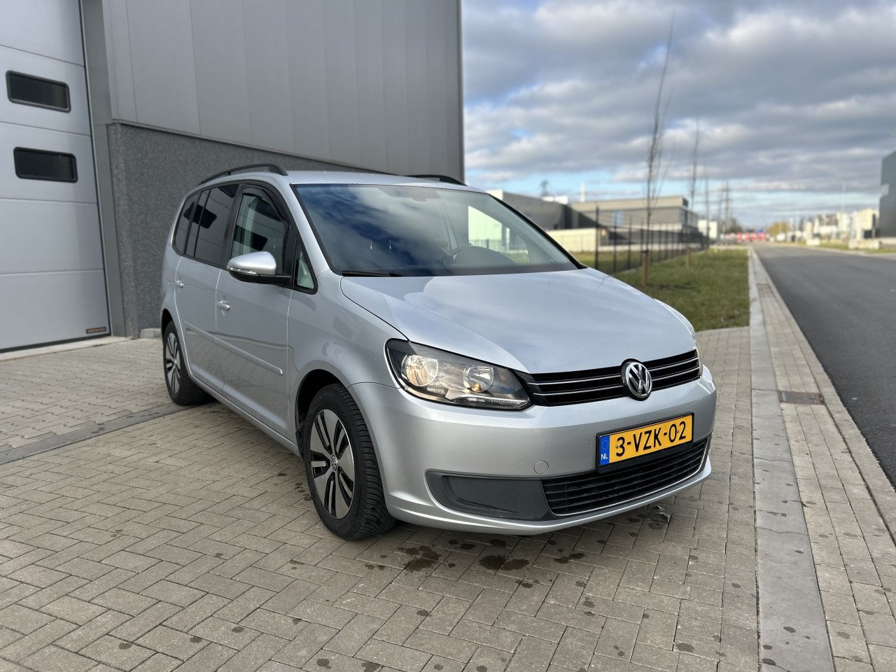 Volkswagen Touran 1.6 TDI Comfort/APK/DSG/GRIJS KENTEKEN/