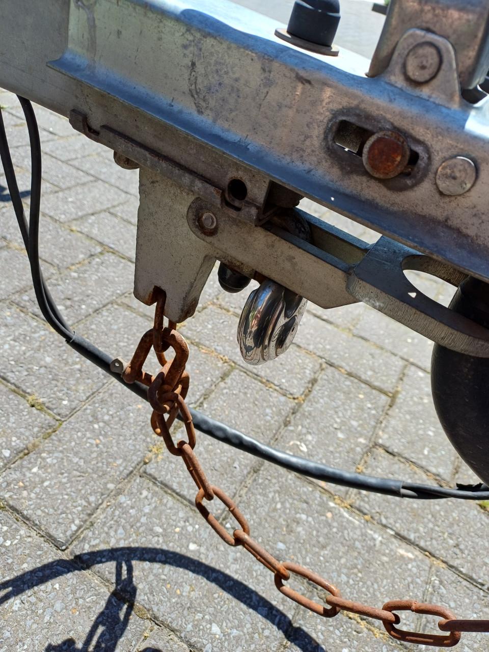 Brenderup 1205s met fietsendrager voor 4 fietsen en een huif
