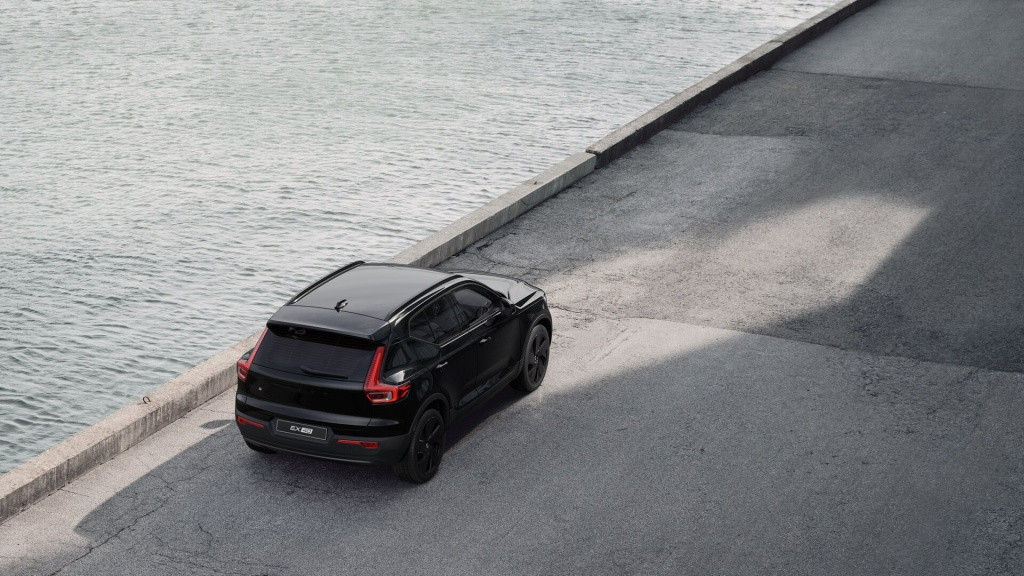 Volvo Ex40 plus black edition