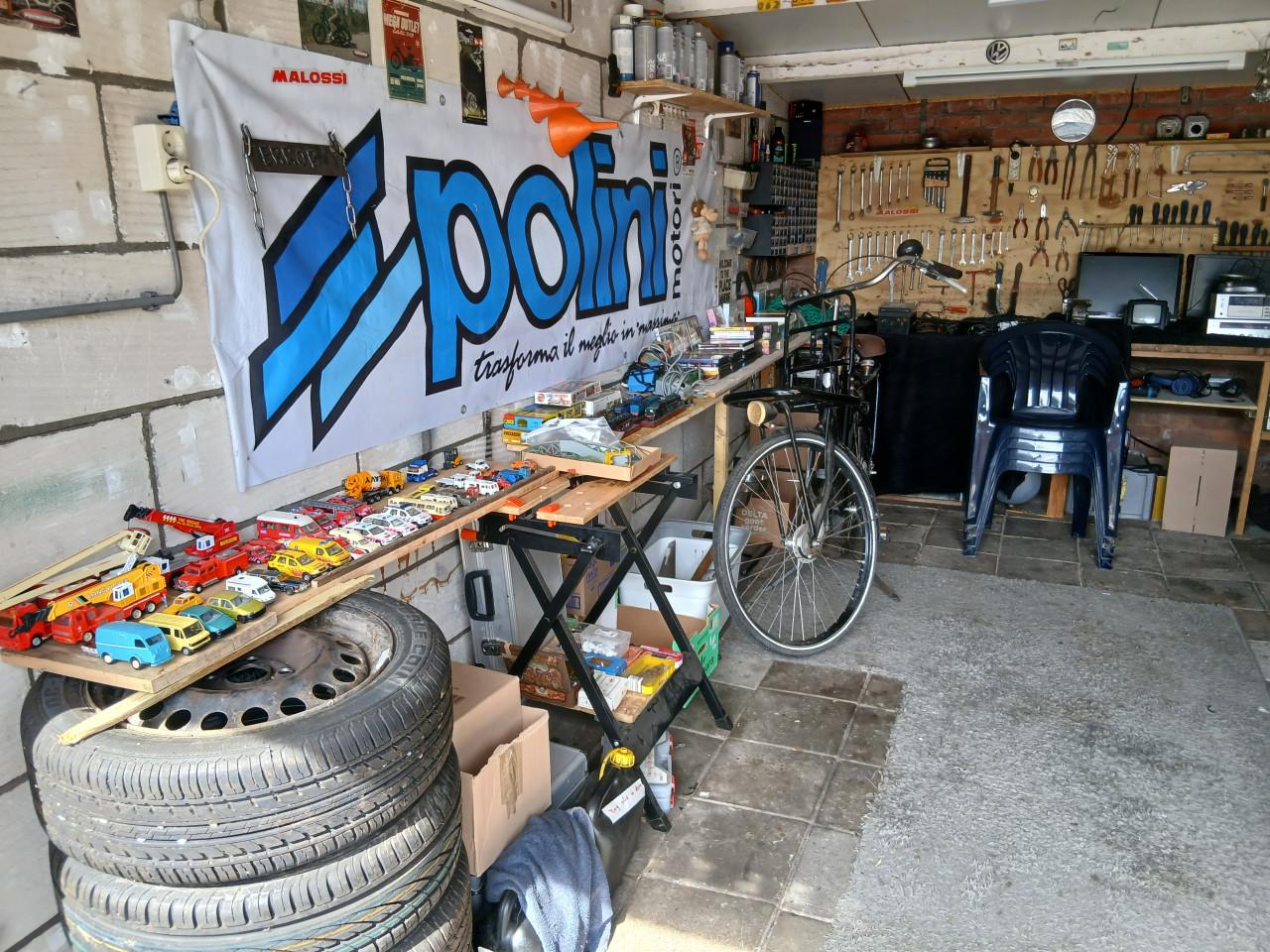 Te koop garage/schuurverkoop allerlei spulletjes koopje in een koop