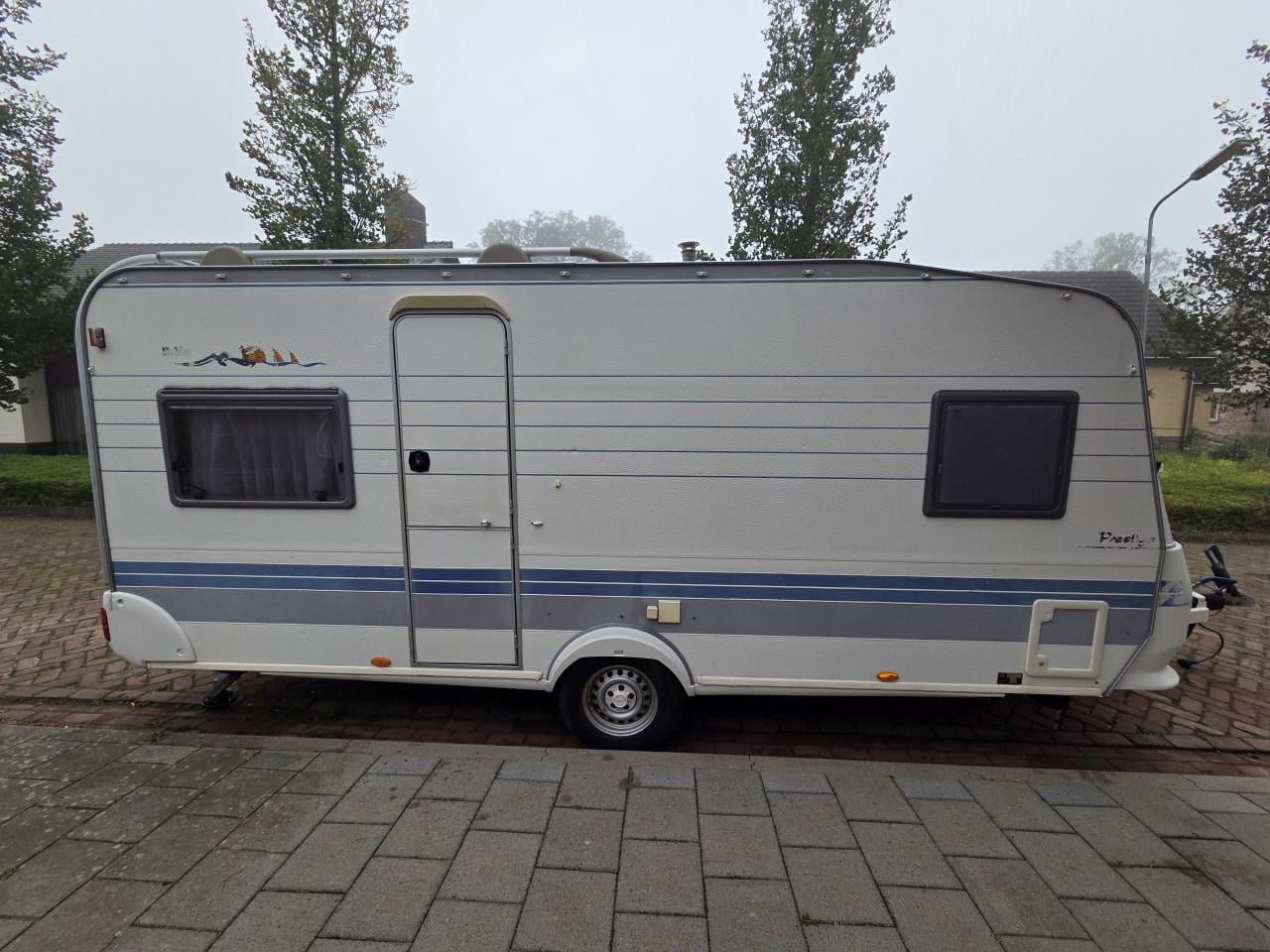 Hobby prestige 495 met voortent