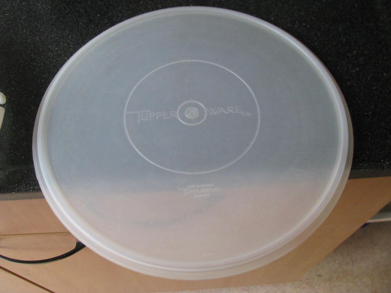 2 Partyschalen van tupperware.