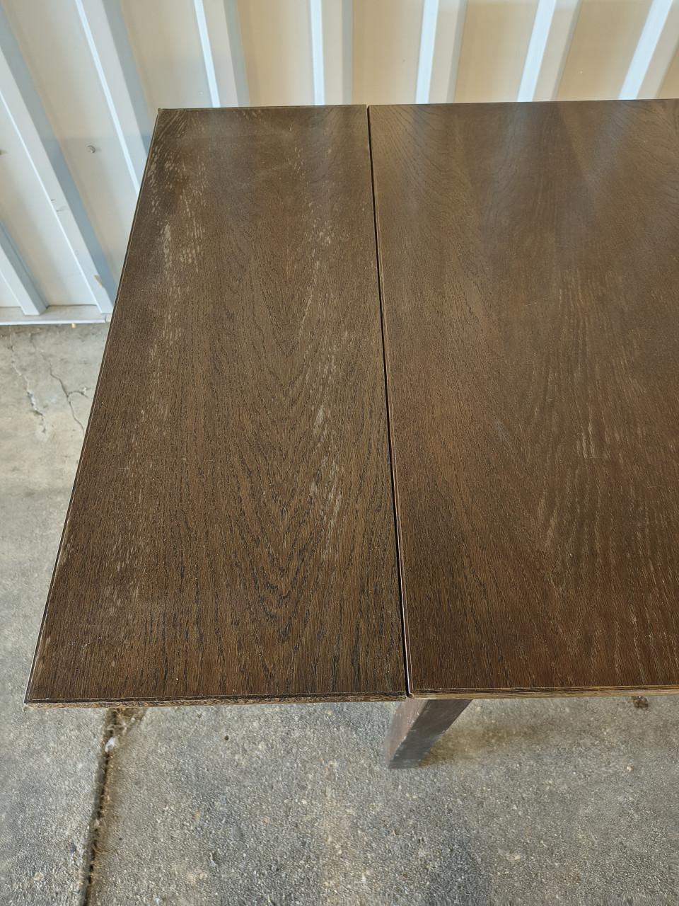 Tafel met 2 stoelen