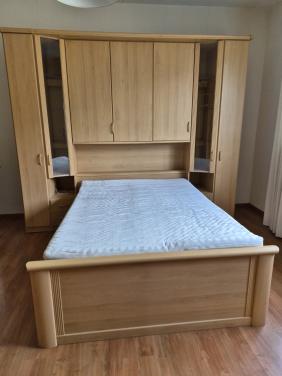 Bed 140x200 met meubel