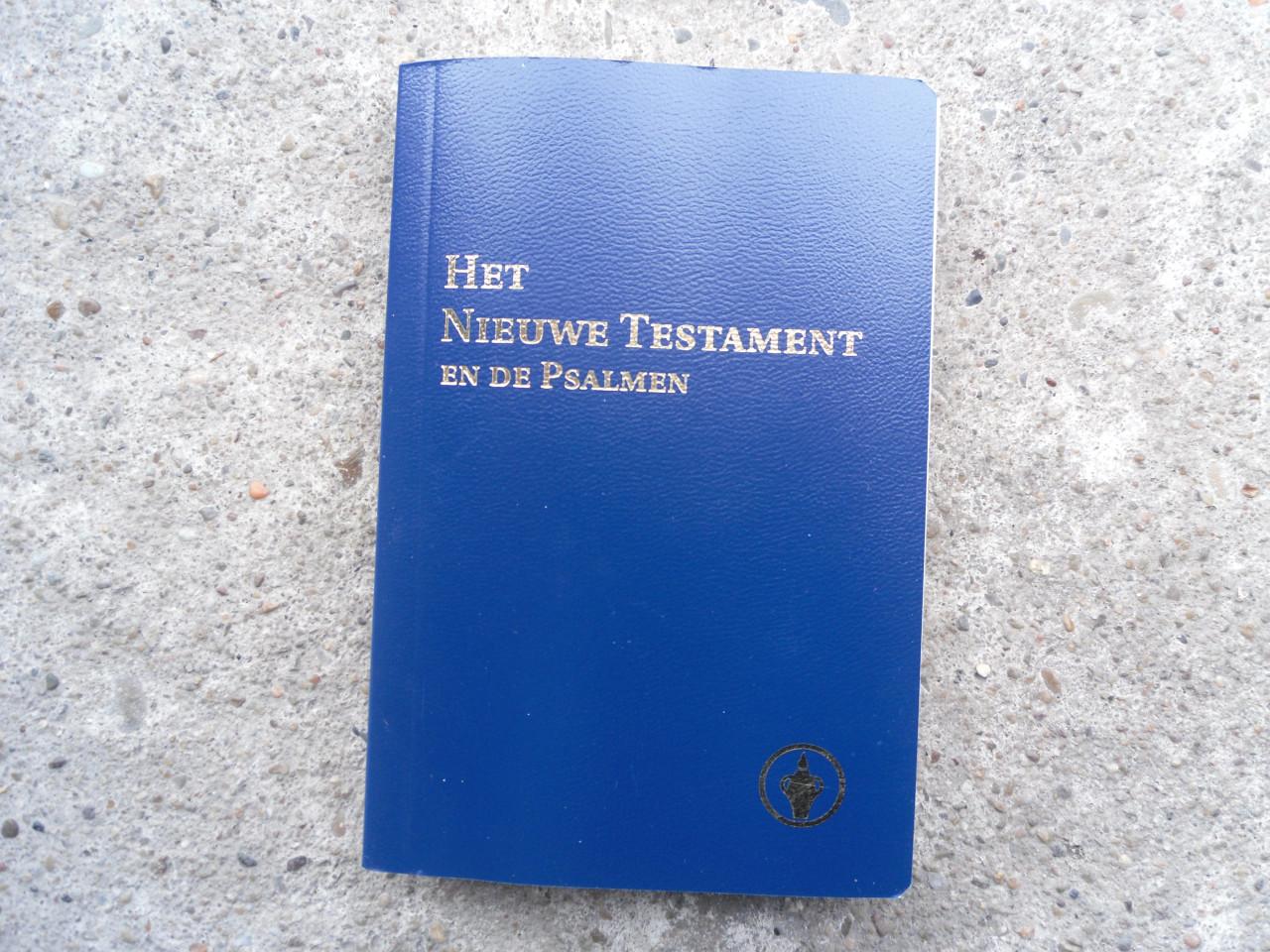 LIEDBOEK EN BIJBELS + NIEUWE TESTAMENT EN DE PSALMEN