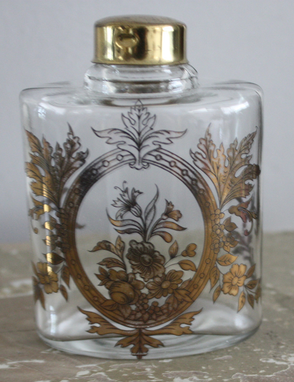 Flesje transparant met transparant goudkleurige  bloemen print
