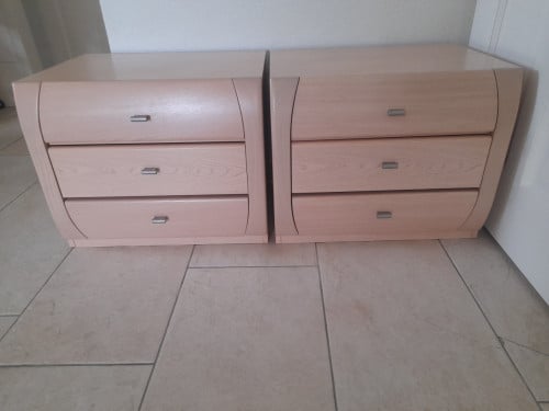 2 Nachtkastjes 55 x 41x 45H (in goede staat )