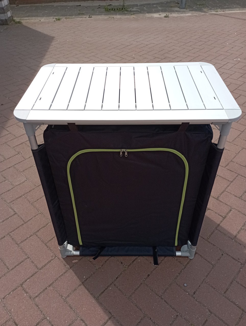 TE KOOP CAMPINGKAST(JE)