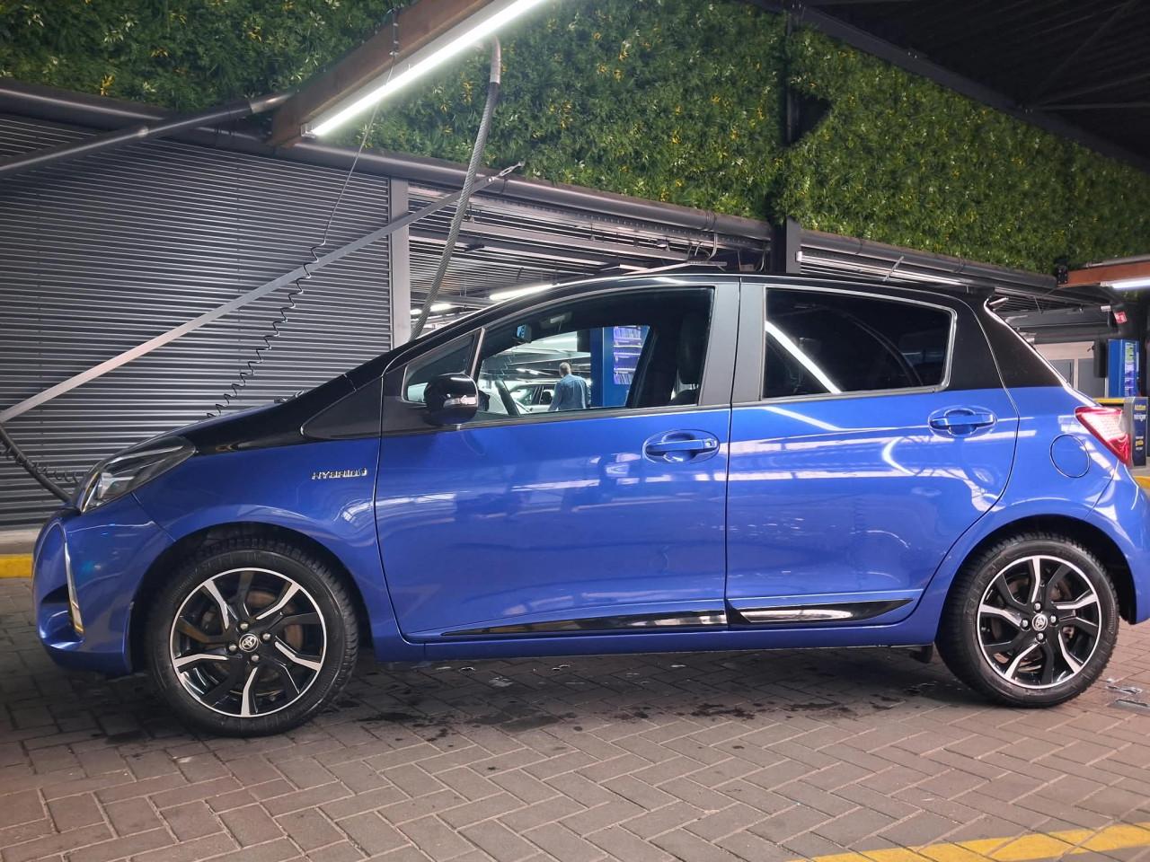 Toyota Yaris Hybrid 1.5 Bi-tone 2017