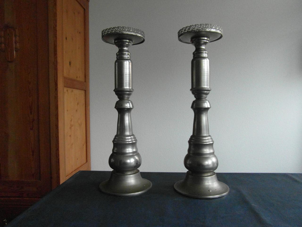 Twee kaarsenkandelaars