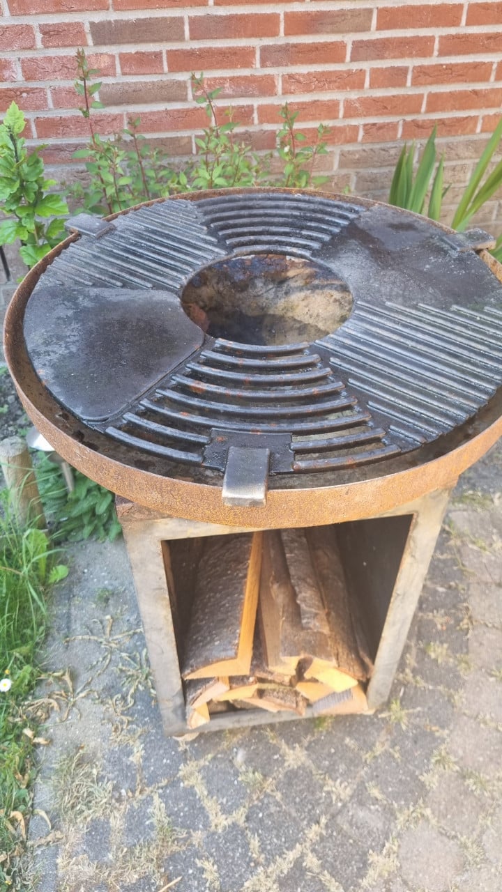 Bbq en vuurschaal inéén