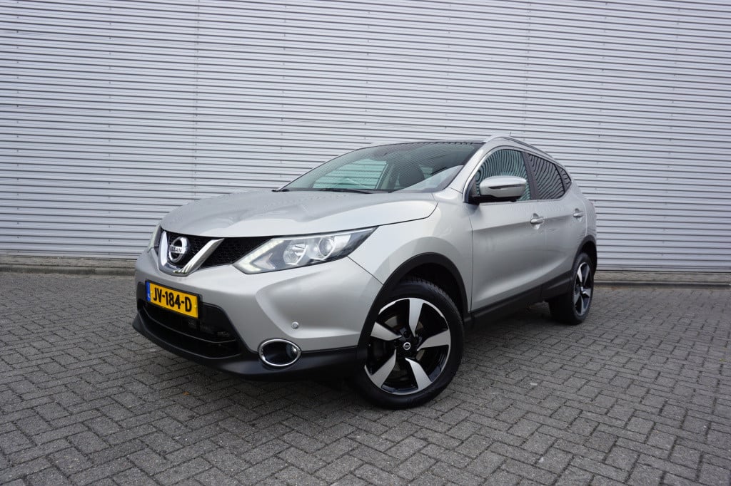 Nissan Qashqai 1.2 n-connecta airco / navi / camera / cruise / pano / trekh