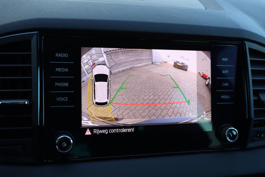 Skoda Karoq 1.5 tsi 150pk dsg7 sportline business trekhaak | camera | carpl