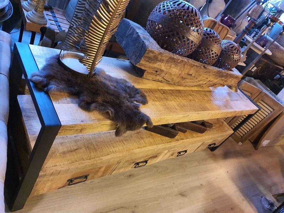 NACHTKASTJES OLD WOOD MAAR OOK ANDERE ITEMS ZOALS TAFELS, STOELEN, KASTEN,