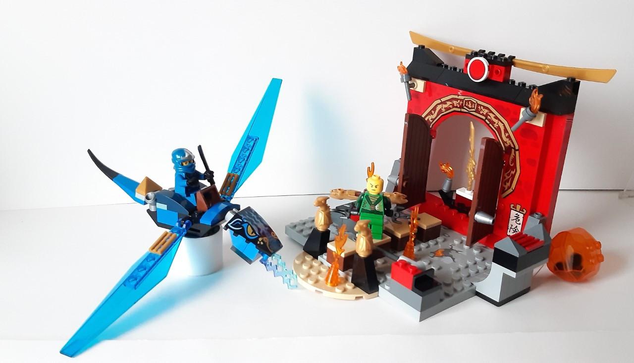 Lego Ninjago 10725: verloren tempel met Jay, Llyod en Zoltar.