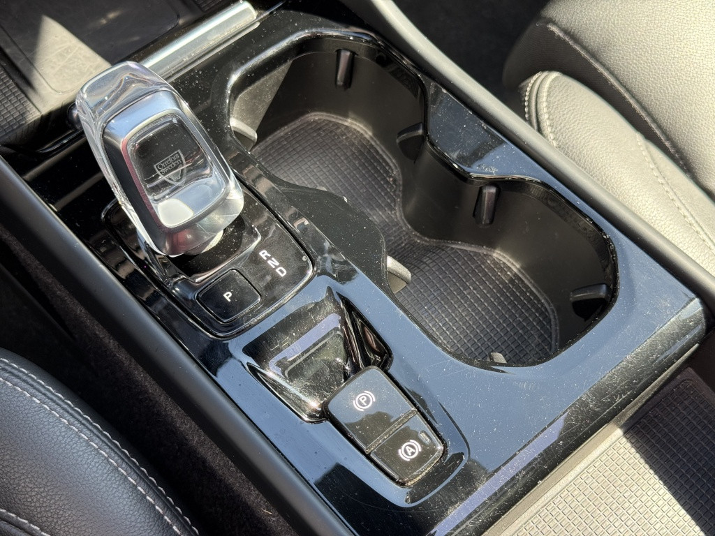 Volvo XC40 t5 262pk recharge ultimate bright| panodak| adap.cruise| trekhaa