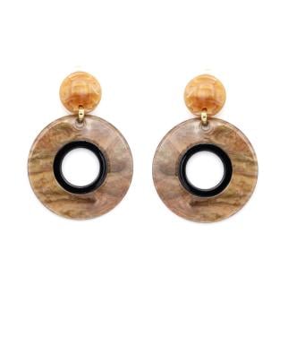 Oorclips bruin met een zwarte rand in het midden