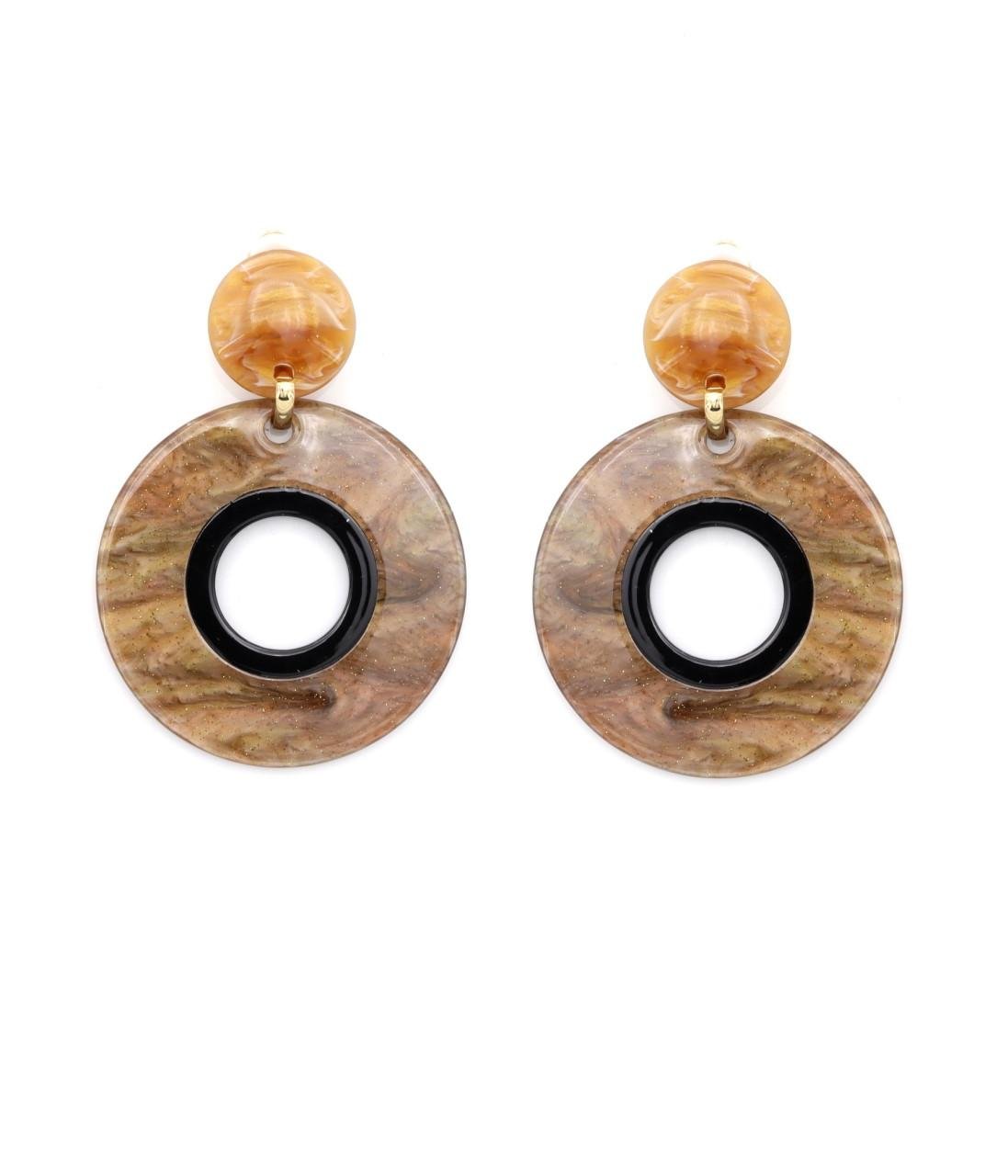 Oorclips bruin met een zwarte rand in het midden