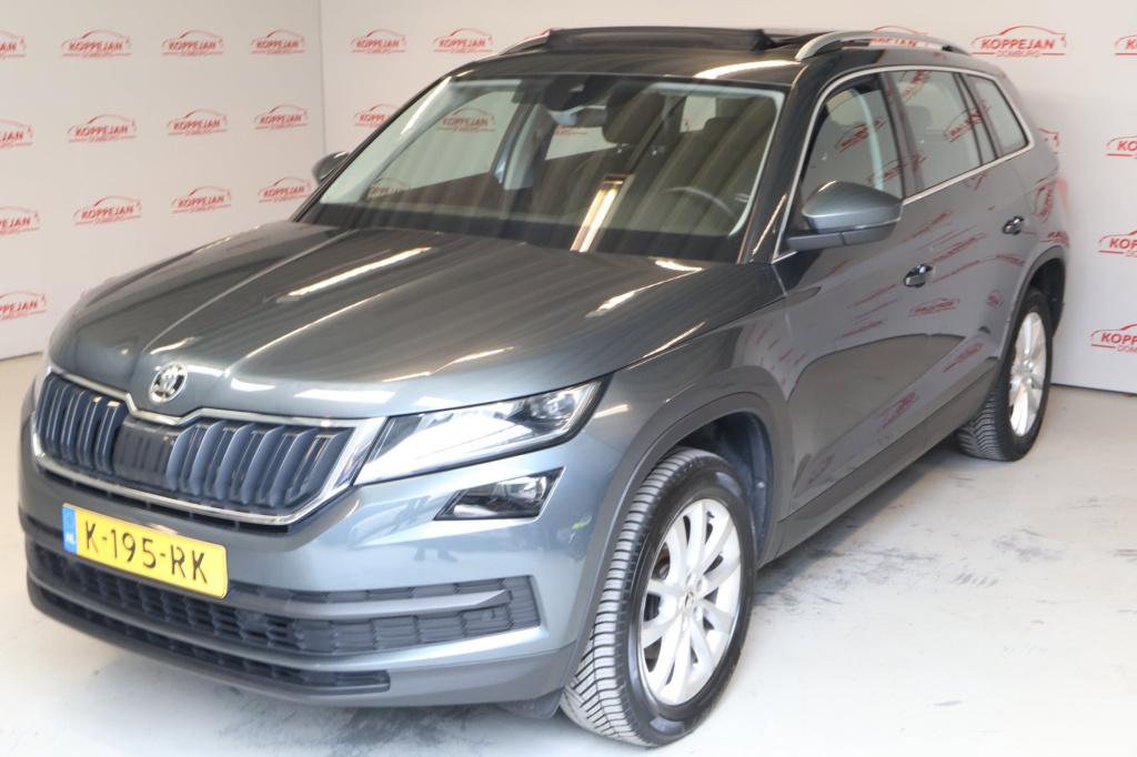 Skoda Kodiaq 1.5 tsi business edition nl auto, trekhaak, stoel en stuur ver