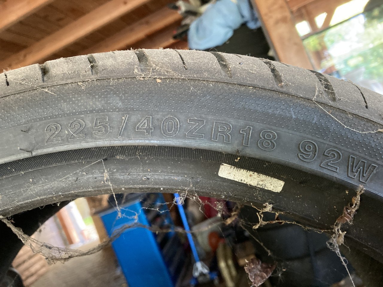 Zomerbanden 225/40 R18 92W XL  totaal 6 stuks !  zie tekst