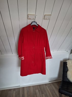 Rode zomer jas met bollen voering H & M