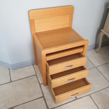 Nachtkastje 3 lades + 1 uitschuifblad