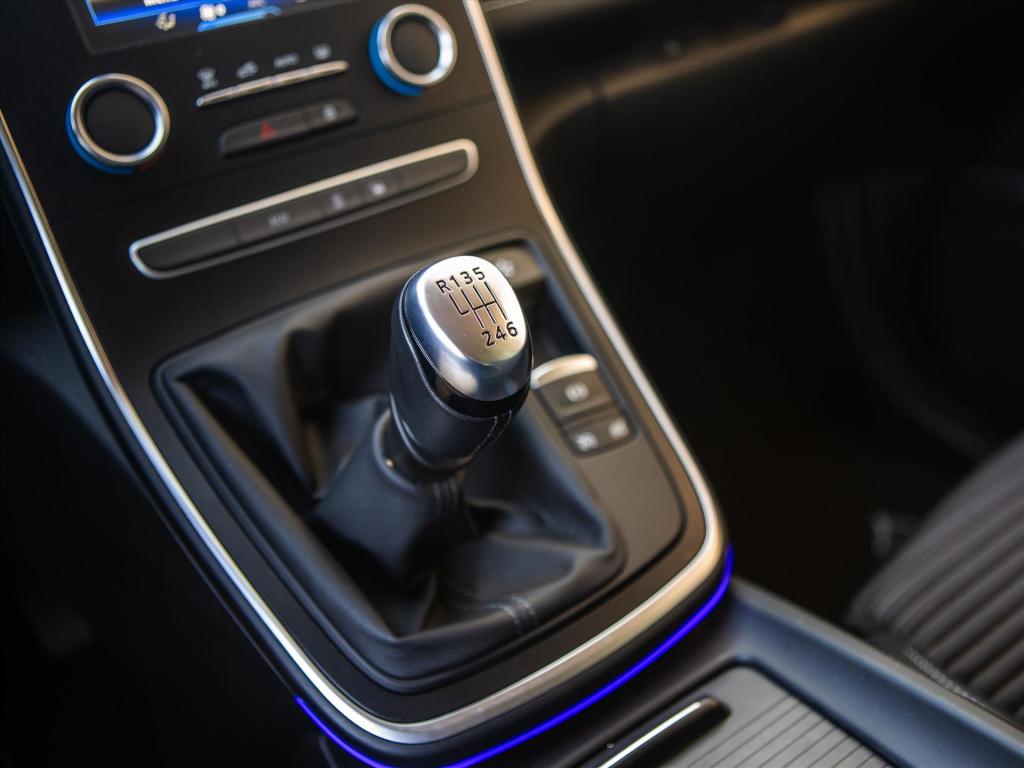 Renault Scenic 1.3 tce 140pk intens | trekhaak | navigatie | park. sensoren