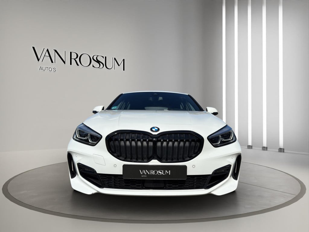 BMW 1 Serie 118i m-sport executive edition | panoramdak | alcantara | verw 