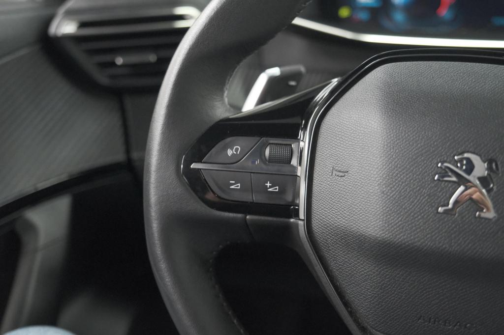 Peugeot 2008 puretech 130 eat8 allure pack | camera | apple carplay | parke