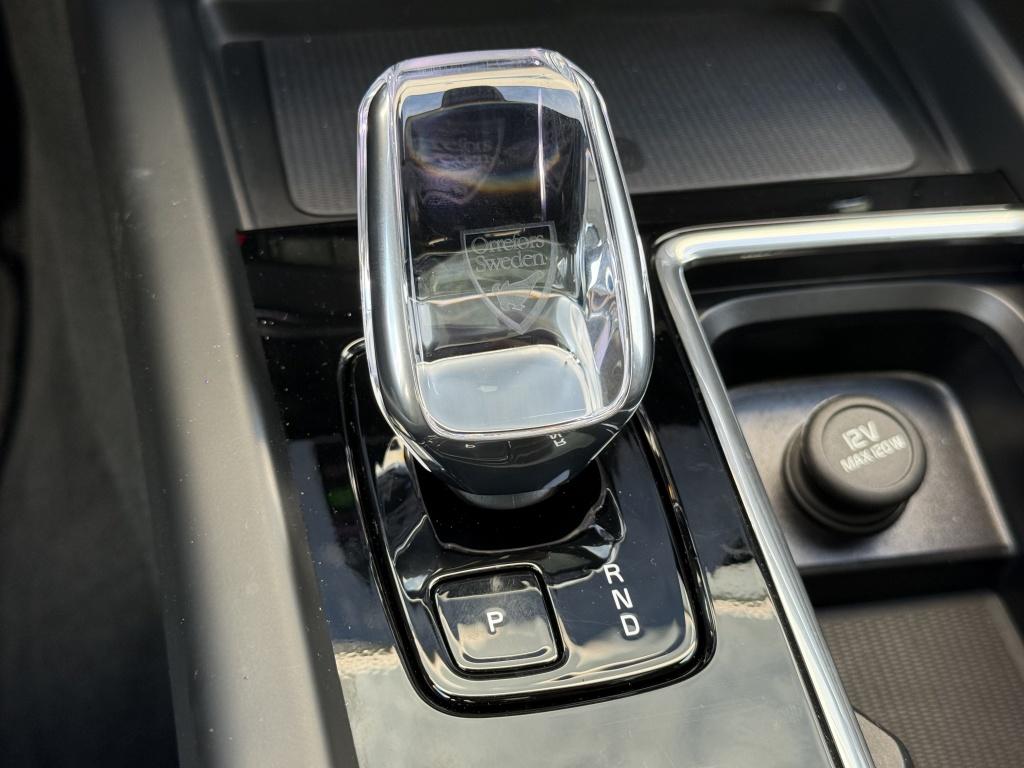 Volvo XC60 t6 398pk recharge dark black edition| panodak| luchtvering| trek